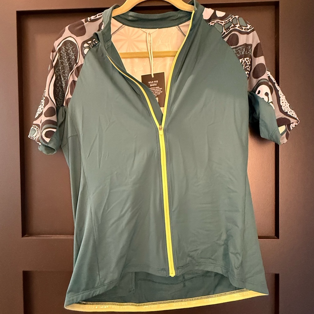 Wild Rye Green Cycling Top
